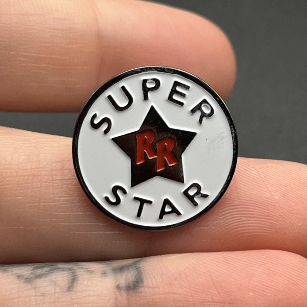Red Robin Super Star‎ Burger Restaurant Employee Lapel Hat Pin